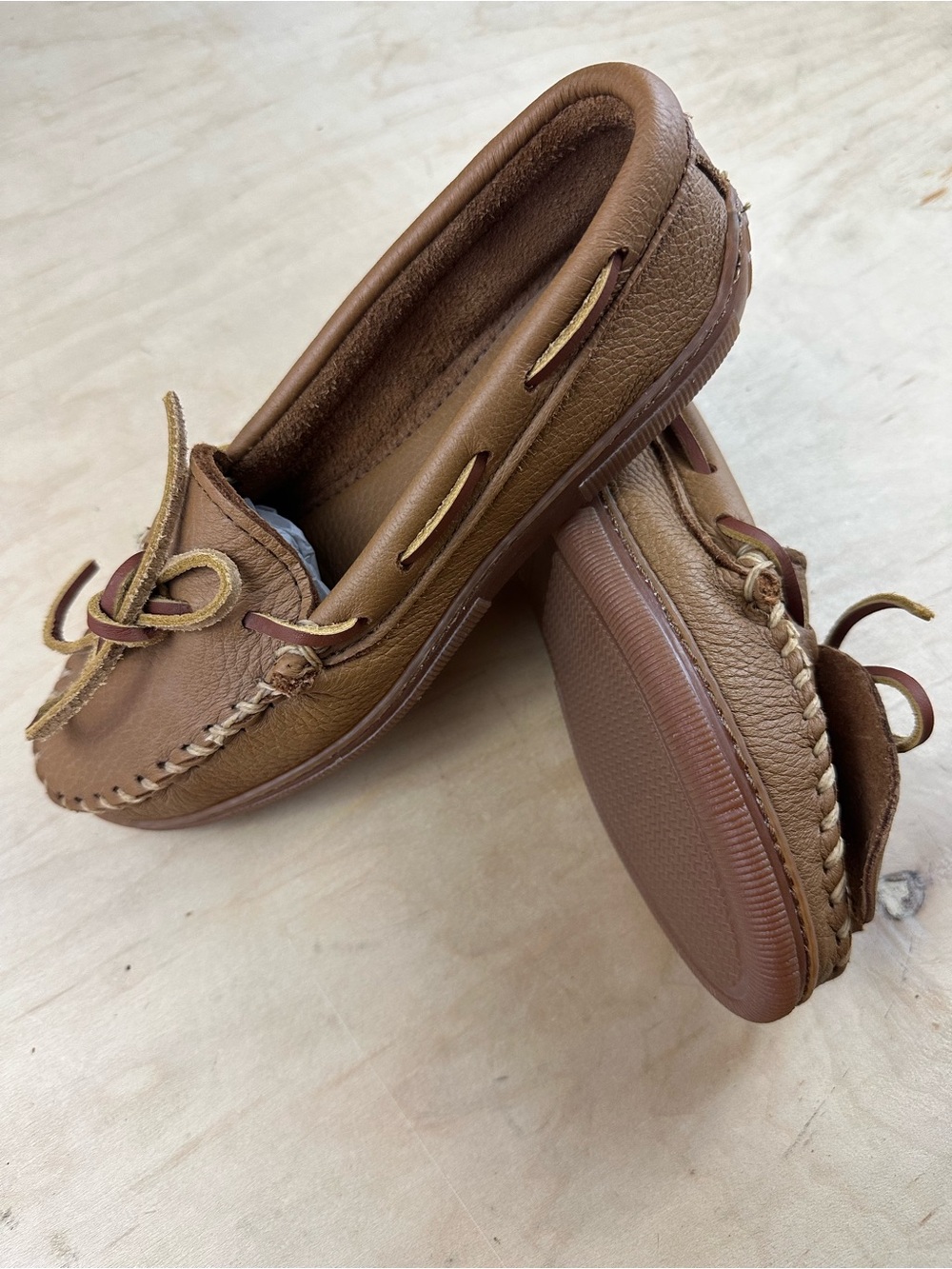 Minnetonka womens Tan Brown Leather Moccasin Slip-On Loafers